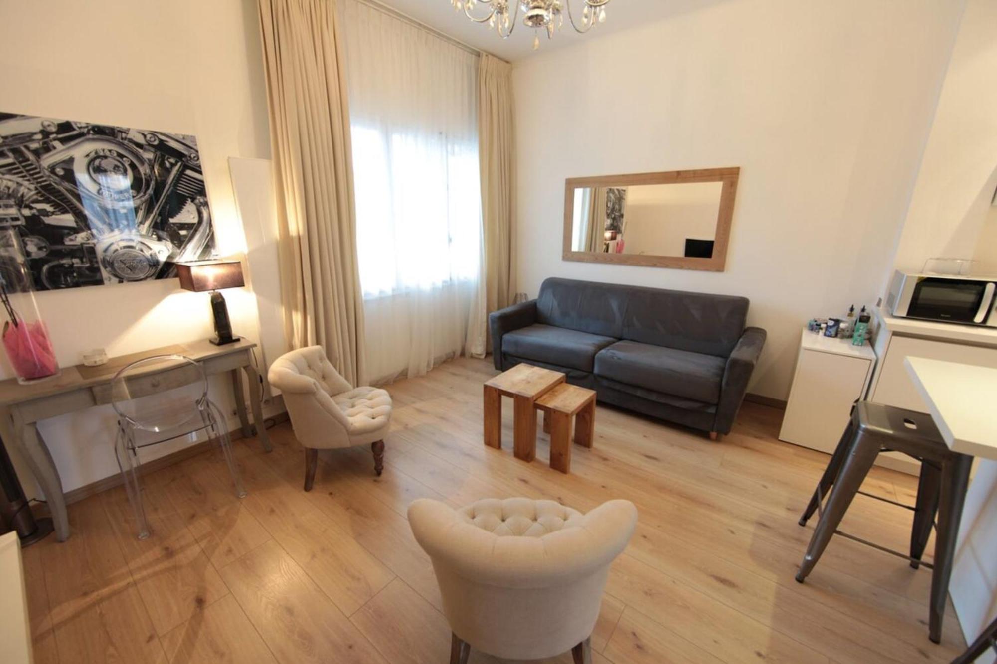 W Car Park Near Downtown And Apartamento Annecy